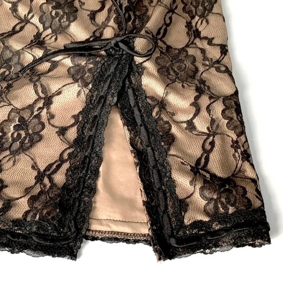 Betsey Johnson black lace over cream w/slit and bow midi skirt - size M - Picture 8 of 10